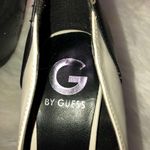 G by Guess  white & black pumps Photo 4