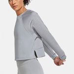 Nike Pro Women’s Fleece Cropped Crew Photo 0