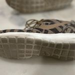 Nike Women’s Roshe One Shoes Photo 4