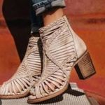 Freebird Bela open toe distressed leather heels taupe wastern chic zipper size 9 Tan Photo 11