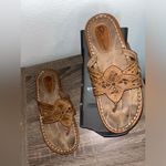 Earth Origins Tan Leather “Rita” Style Flip Flop Thong Sandals Slides Women 8M Photo 3