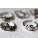 Source Unknown NWOT 7Pc Trendy Silver Tone Metal Alloy Rhinestone Accents Size 5.5 to 8.5 Rings Photo 2