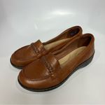 Clarks  brown leather loafers slip on loafers business casual comfort women’s 7 Photo 3