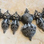 Handcrafted Indian Necklace With Pearls and Crystals Photo 3