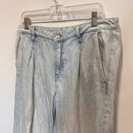 Forever 21  mid rise wide jeans, light was, size 30 Photo 2