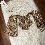Fantastic Fawn NWOT Animal Print Off-the-Shoulder Floral Top – Size Medium Photo 3
