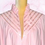 Very pretty quality thick warm pink zip up robe! New Size undefined Photo 1