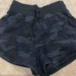 Lululemon loungeful high rise short camo Photo 0