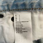 American Eagle  high rise light wash lace accent size 4 Mom denim Shorts. Photo 5