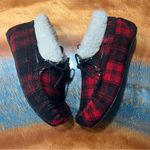 Minnetonka NWT Jacqueline Moccasin Slippers Buffalo Plaid Red Black Faux fur Photo 3