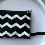 ThirtyOne Boutique Thirty One Cross Town Wallet/Wristlet/Crossbody Black Chevron EUC Photo 0
