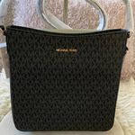 Michael Kors NWT Jet Set Travel Large Logo
Messenger Bag Photo 5