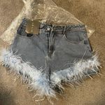 Le lis Viral Feather Denim Shorts Photo 1