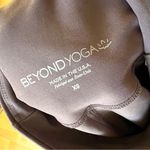 Beyond Yoga Twinkle Leggings In Wild Orchid/Rose Gold Size XS Photo 4