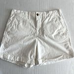 Gap 5 inch khaki short Snowflake milk size 6 Photo 2