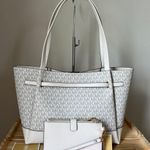 Michael Kors Set Photo 1