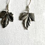Silver tone maple leaf earrings Photo 9