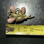 Vintage 1928 Brand Brooch Gold Tone Pink Teardrop Cabochons Faux Pearls Photo 4