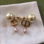 Christian Dior DIOR TRIBALES EARRINGS Gold-Finish Metal with White Iridescent Pink Resin Pearl Photo 5