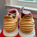 New Balance  WROAVNV Womens White Orange Lace Up Running Shoes Size US 6 B Photo 4