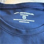 Brooks  10k rock n roll marathon series in training shirt Photo 6