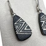 Polished Slate Stone White Zig Zag Rounded Triangle Earrings Gray Photo 1