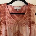 Knox Rose | Orange Tie-Dye Lace Accented Sweeleles Top | Large Photo 2