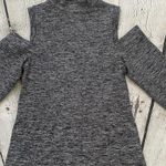 Zella Heathered Grey Cold Shoulder Athletic Top Photo 8