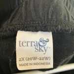 Terra & Sky FINAL MARKDOWN  Black capris 2x Photo 1