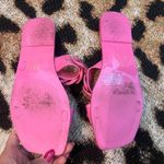 Jennifer Lopez Pink chain jelly slide sandals Photo 3