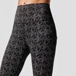 Carbon 38 Black High Rise 7/8 Lace Floral Pearl Print Metallic Silver Leggings Photo 4