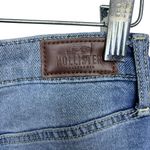 Hollister Curvy Ultra High-Rise Mom Jean Distressed Medium Wash Sz 3 Short 26x25 Photo 2