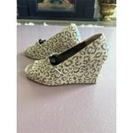 Toms  Women's‎ Leopard Print Peep Toe Wedge Sandals Size 6.5 Beige Photo 1
