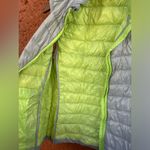 Exertek  Duck Down Puffer Vest Full Zip Outdoor  Active Women's Small Green/Grey Photo 3
