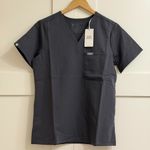 FIGS  Women's Catarina One Pocket Scrub Top in Charcoal, Size Small Photo 4