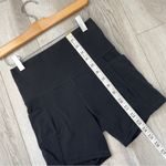 Athleta Workout Shorts salutation stash pocket 5" womens Black (xsmall) workout Photo 6