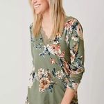 Buckle Daytrip Floral Lace Trim Top Photo 0