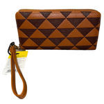 GEOMETRIC BOUTIQUE FULL ZIP WRISTLET WALLET Brown Photo 0