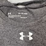 Under Armour  T Shirt XS Gray Women's HeatGear Loose Fit Athletic Short Sleeve Photo 3
