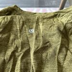 Lululemon LULU SEIFTLY LONG SLEEVE CHARTREUSE TOP SIZE 4 Photo 3