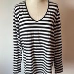 Liz Lange for Target Black and White Fitted Long Sleeve Tee Size undefined Photo 0