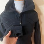 Lululemon  In Stride Athletic Jacket thumbholes zipper zip black womens 4 Photo 2