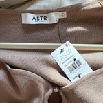 ASTR NWT  the Label Tan Long Sleeve Dress Pearl Keyhole - XS Photo 5