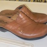 Clarks Clark’s Bendables Brown Leather Clog Slip on Mule Shoe comfortable size 5.5 Photo 3