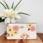 Coach NWT Slim Zip Wallet With Floral Cluster Print Photo 0