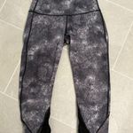 Lululemon Essential Rhythm Crop Full-On Luxtreme Diffusion White Black Size 6 Photo 4