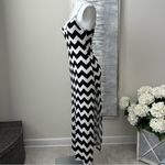 Forever 21  Black and White Chevron Dress Size M Photo 4