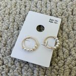 Gap the  Gold Pearl earrings Photo 0
