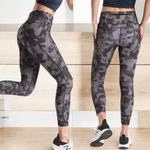 Athleta Lightning 7/8 tight gray black camo print pocket running leggings Photo 0