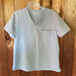 FIGS  scrub top woman size large Photo 0